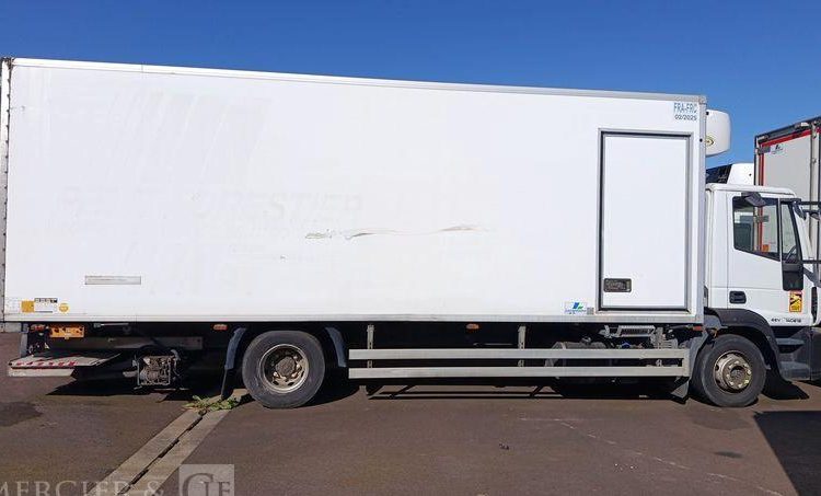 IVECO EUROCARGO 140E18 AVEC GROUPE FROID CARRIER EN DESIGNATION – DIESEL – 397890 KMS BLANC CQ-456-QP