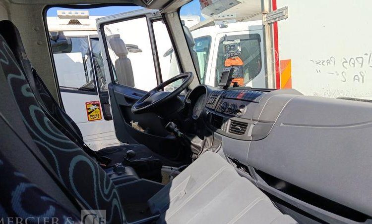 IVECO EUROCARGO 140E18 AVEC GROUPE FROID CARRIER EN DESIGNATION – DIESEL – 397890 KMS BLANC CQ-456-QP