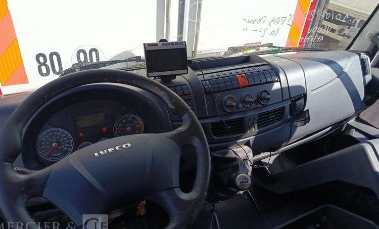 IVECO EUROCARGO 140E18 AVEC GROUPE FROID CARRIER EN DESIGNATION – DIESEL – 397890 KMS BLANC CQ-456-QP