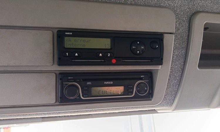 IVECO EUROCARGO 140E18 AVEC GROUPE FROID CARRIER EN DESIGNATION – DIESEL – 397890 KMS BLANC CQ-456-QP
