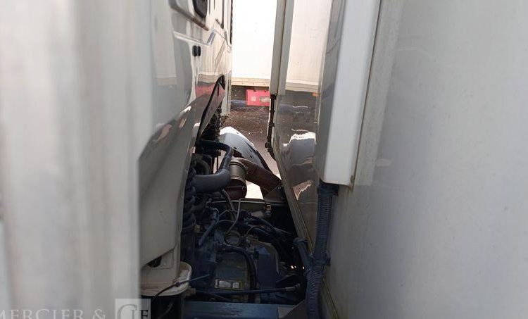 IVECO EUROCARGO 140E18 AVEC GROUPE FROID CARRIER EN DESIGNATION – DIESEL – 397890 KMS BLANC CQ-456-QP