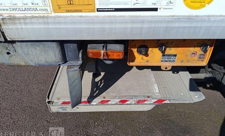 IVECO EUROCARGO 140E18 AVEC GROUPE FROID CARRIER EN DESIGNATION – DIESEL – 397890 KMS BLANC CQ-456-QP