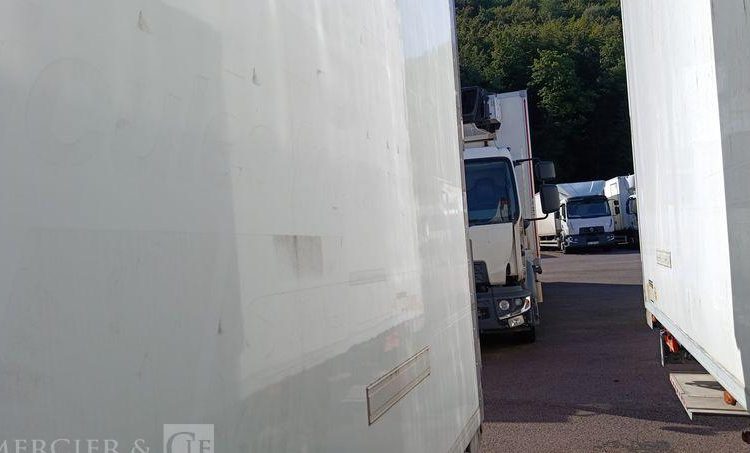 IVECO EUROCARGO 140E18 AVEC GROUPE FROID CARRIER EN DESIGNATION – DIESEL – 397890 KMS BLANC CQ-456-QP