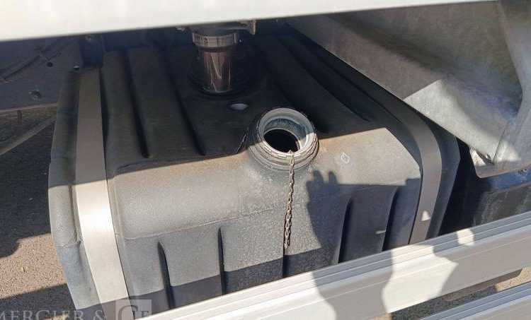 IVECO EUROCARGO 140E18 AVEC GROUPE FROID CARRIER EN DESIGNATION – DIESEL – 397890 KMS BLANC CQ-456-QP
