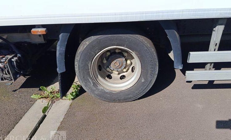 IVECO EUROCARGO 140E18 AVEC GROUPE FROID CARRIER EN DESIGNATION – DIESEL – 397890 KMS BLANC CQ-456-QP