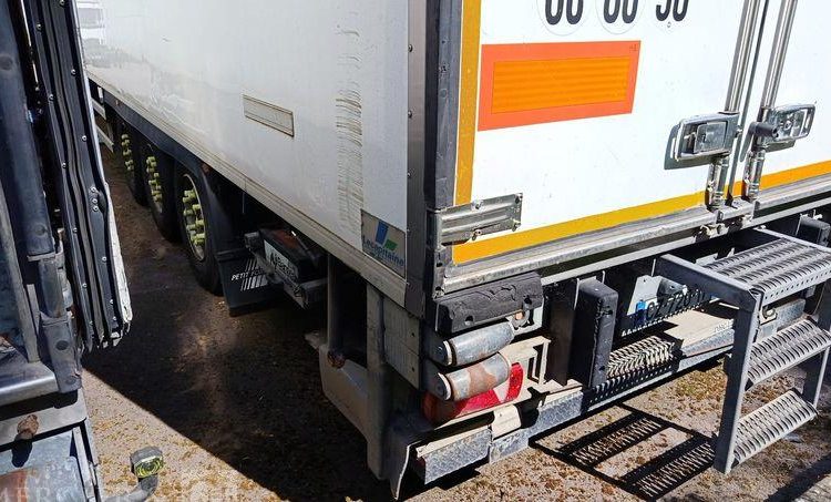 DACIA SEMI REMORQUE FRIGORIFIQUE EN DESIGNATION – PTAC : 38 T – DIESEL – 601116 KMS  CZ-720-TP
