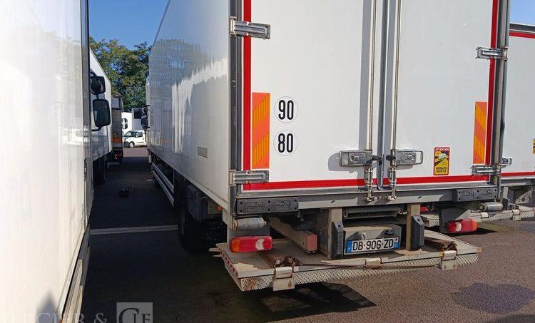 IVECO EUROCARGO MI 190 EL AVEC GROUPE FROID CARRIER EN DESIGNATION – DIESEL 378489 KMS BLANC DB-906-ZD