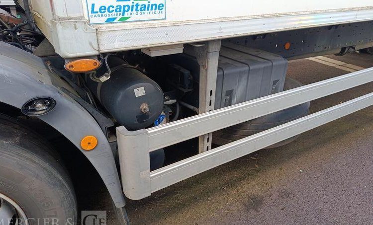 IVECO EUROCARGO MI 190 EL AVEC GROUPE FROID CARRIER EN DESIGNATION – DIESEL 378489 KMS BLANC DB-906-ZD