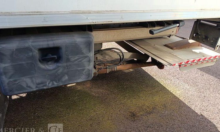 IVECO EUROCARGO MI 190 EL AVEC GROUPE FROID CARRIER EN DESIGNATION – DIESEL 378489 KMS BLANC DB-906-ZD