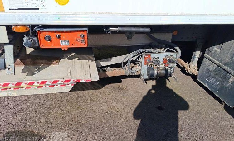 IVECO EUROCARGO MI 190 EL AVEC GROUPE FROID CARRIER EN DESIGNATION – DIESEL 378489 KMS BLANC DB-906-ZD