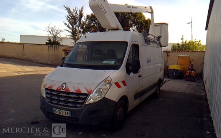 RENAULT MASTER NACELLE  DE-379-XK