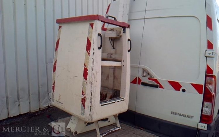 RENAULT MASTER NACELLE  DE-379-XK