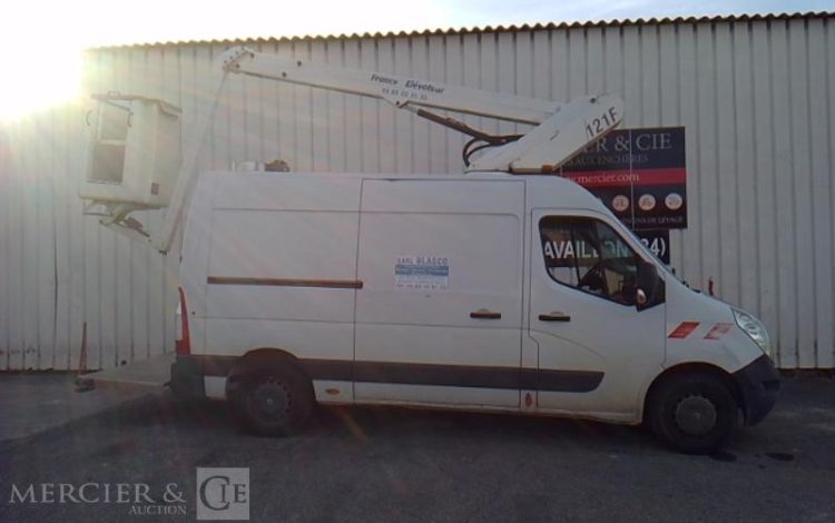 RENAULT MASTER NACELLE  DE-379-XK