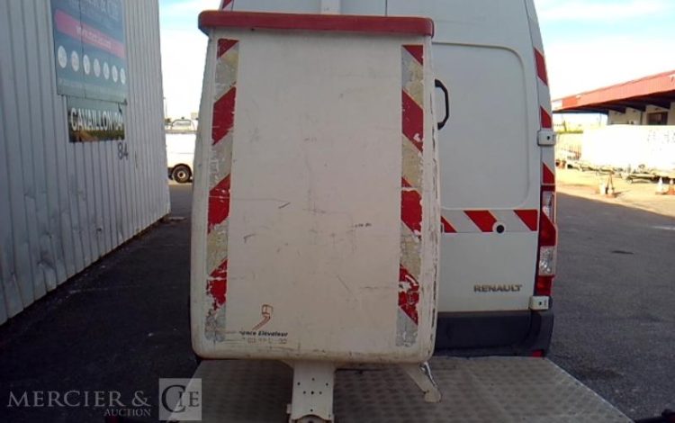 RENAULT MASTER NACELLE  DE-379-XK