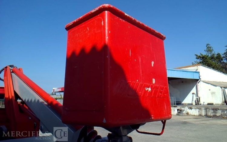 IVECO 35S11 NACELLE SUR VL 20M – MT 202 DS – 4979H – 60527KM – AN2014 ROUGE DF-426-QE