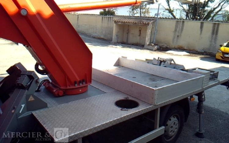 IVECO 35S11 NACELLE SUR VL 20M – MT 202 DS – 4979H – 60527KM – AN2014 ROUGE DF-426-QE
