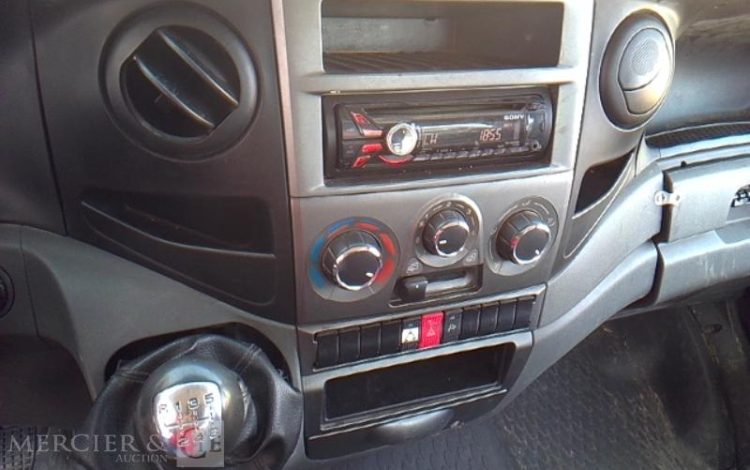 IVECO 35S11 NACELLE SUR VL 20M – MT 202 DS – 4979H – 60527KM – AN2014 ROUGE DF-426-QE