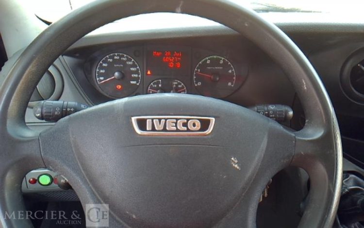 IVECO 35S11 NACELLE SUR VL 20M – MT 202 DS – 4979H – 60527KM – AN2014 ROUGE DF-426-QE
