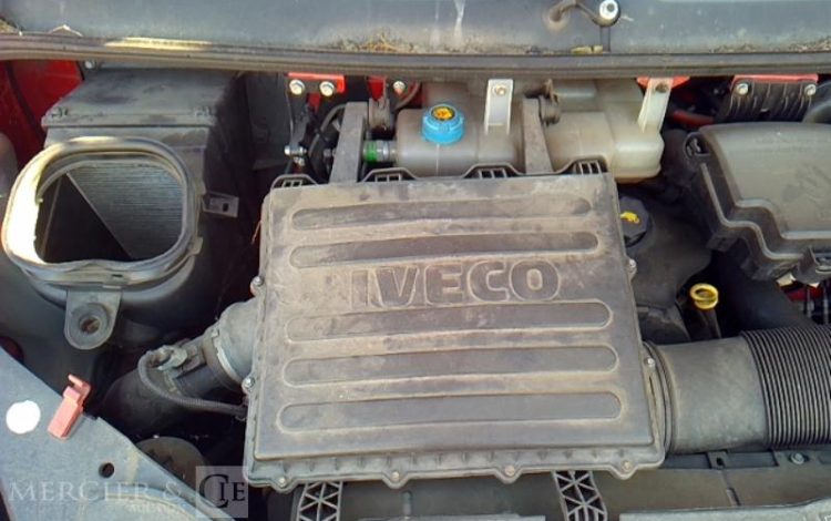 IVECO 35S11 NACELLE SUR VL 20M – MT 202 DS – 4979H – 60527KM – AN2014 ROUGE DF-426-QE