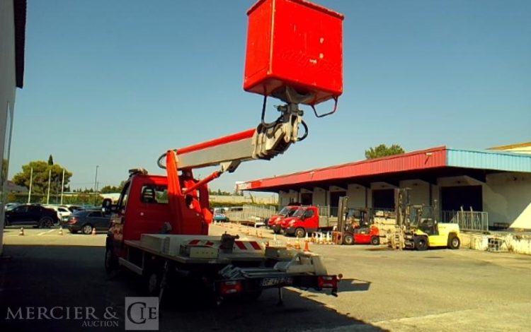 IVECO 35S11 NACELLE SUR VL 20M – MT 202 DS – 4979H – 60527KM – AN2014 ROUGE DF-426-QE