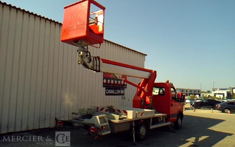 IVECO 35S11 NACELLE SUR VL 20M – MT 202 DS – 4979H – 60527KM – AN2014 ROUGE DF-426-QE
