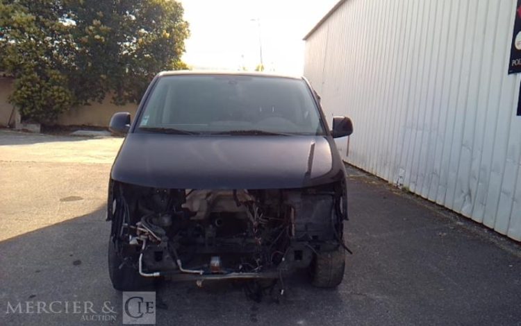VOLKSWAGEN MULTIVAN TDI NOIR DG-932-SB