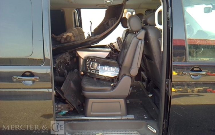 VOLKSWAGEN MULTIVAN TDI NOIR DG-932-SB