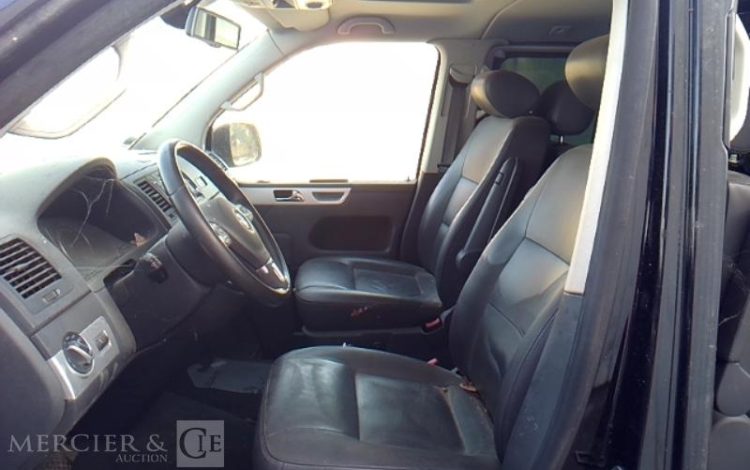VOLKSWAGEN MULTIVAN TDI NOIR DG-932-SB
