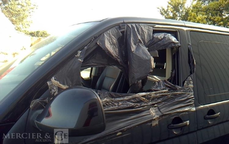 VOLKSWAGEN MULTIVAN TDI NOIR DG-932-SB