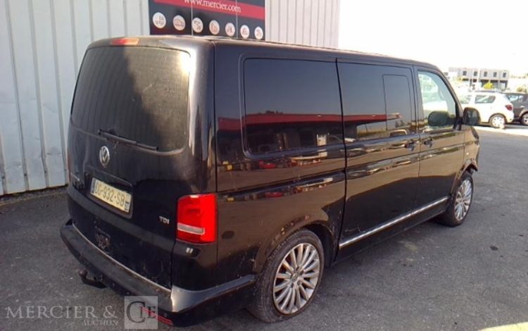 VOLKSWAGEN MULTIVAN TDI NOIR DG-932-SB