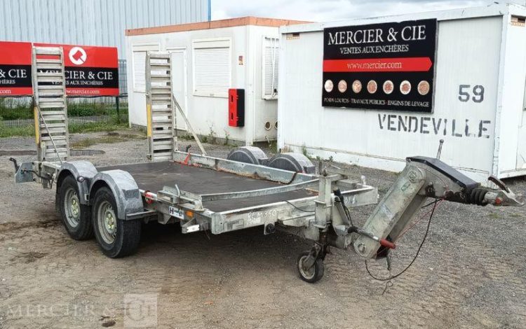 HUBIERE REMORQUE PORTE ENGIN 2 ESSIEUX – PTAC : 3,5 TONNES – ANNEE 2015  DP-120-MF