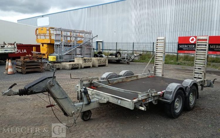 HUBIERE REMORQUE PORTE ENGIN 2 ESSIEUX – PTAC : 3,5 TONNES – ANNEE 2015  DP-120-MF