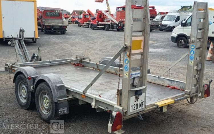 HUBIERE REMORQUE PORTE ENGIN 2 ESSIEUX – PTAC : 3,5 TONNES – ANNEE 2015  DP-120-MF