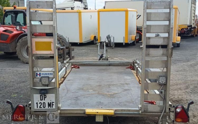 HUBIERE REMORQUE PORTE ENGIN 2 ESSIEUX – PTAC : 3,5 TONNES – ANNEE 2015  DP-120-MF