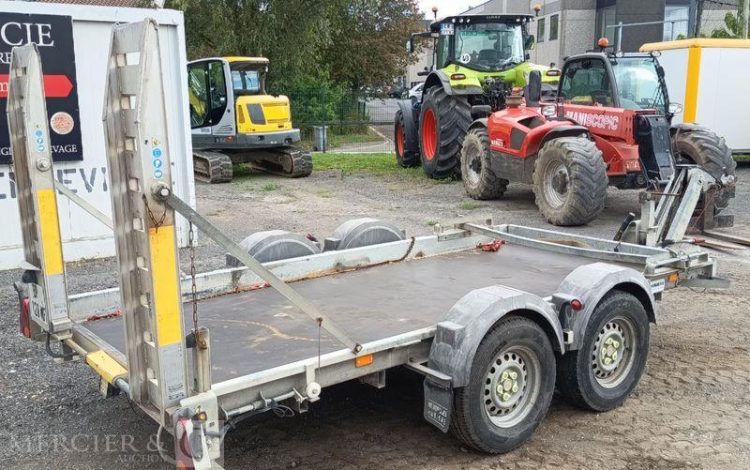 HUBIERE REMORQUE PORTE ENGIN 2 ESSIEUX – PTAC : 3,5 TONNES – ANNEE 2015  DP-120-MF