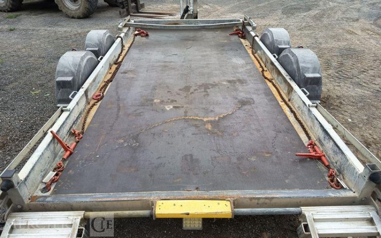 HUBIERE REMORQUE PORTE ENGIN 2 ESSIEUX – PTAC : 3,5 TONNES – ANNEE 2015  DP-120-MF