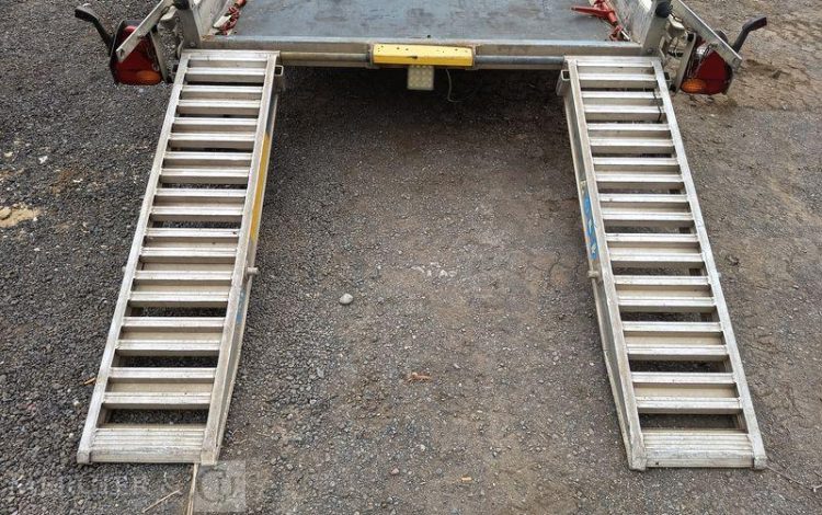 HUBIERE REMORQUE PORTE ENGIN 2 ESSIEUX – PTAC : 3,5 TONNES – ANNEE 2015  DP-120-MF