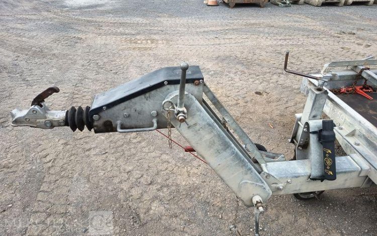 HUBIERE REMORQUE PORTE ENGIN 2 ESSIEUX – PTAC : 3,5 TONNES – ANNEE 2015  DP-120-MF