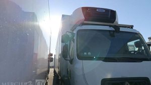 RENAULT D19 WIDE AVEC GROUPE FRIGO CARRIER EN DESIGNATION – DIESEL  – 288846 KMS BLANC DS-906-BM