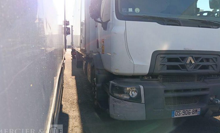 RENAULT D19 WIDE AVEC GROUPE FRIGO CARRIER EN DESIGNATION – DIESEL  – 288846 KMS BLANC DS-906-BM