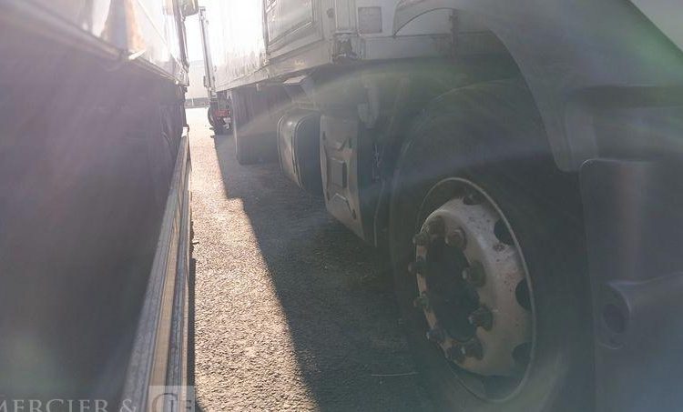 RENAULT D19 WIDE AVEC GROUPE FRIGO CARRIER EN DESIGNATION – DIESEL  – 288846 KMS BLANC DS-906-BM
