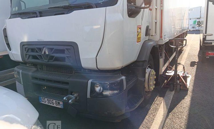 RENAULT D19 WIDE AVEC GROUPE FRIGO CARRIER EN DESIGNATION – DIESEL  – 288846 KMS BLANC DS-906-BM