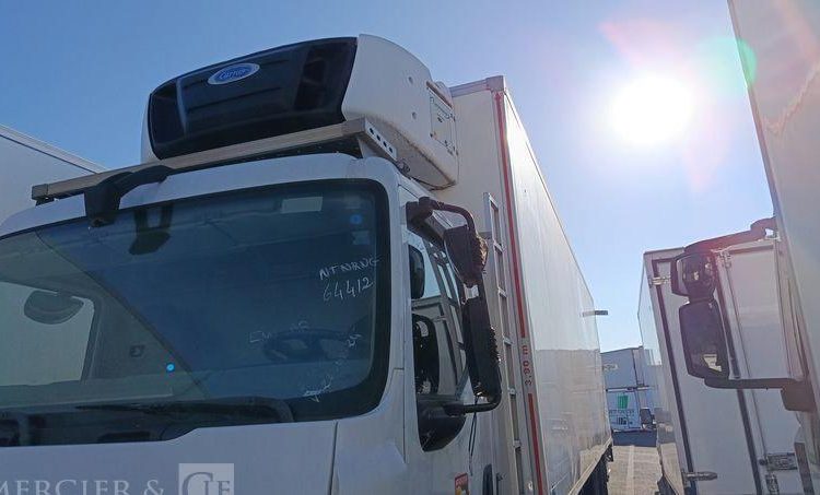 RENAULT D19 WIDE AVEC GROUPE FRIGO CARRIER EN DESIGNATION – DIESEL  – 288846 KMS BLANC DS-906-BM