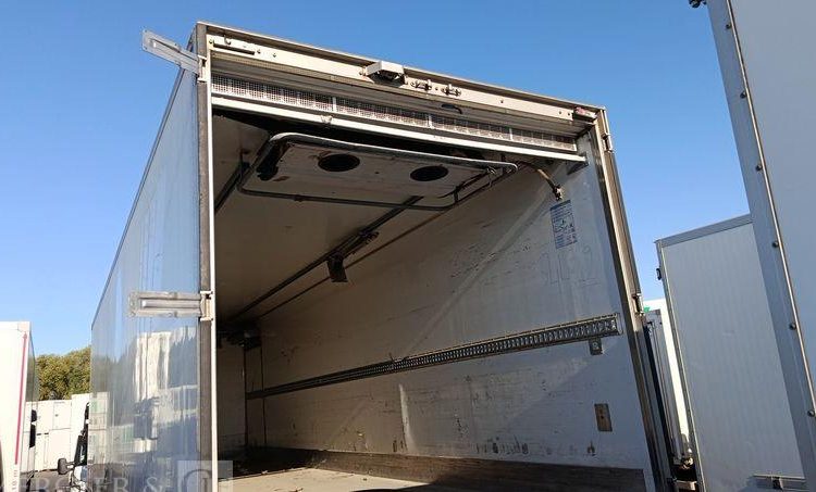 RENAULT D19 WIDE AVEC GROUPE FRIGO CARRIER EN DESIGNATION – DIESEL  – 288846 KMS BLANC DS-906-BM