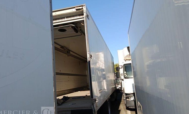 RENAULT D19 WIDE AVEC GROUPE FRIGO CARRIER EN DESIGNATION – DIESEL  – 288846 KMS BLANC DS-906-BM