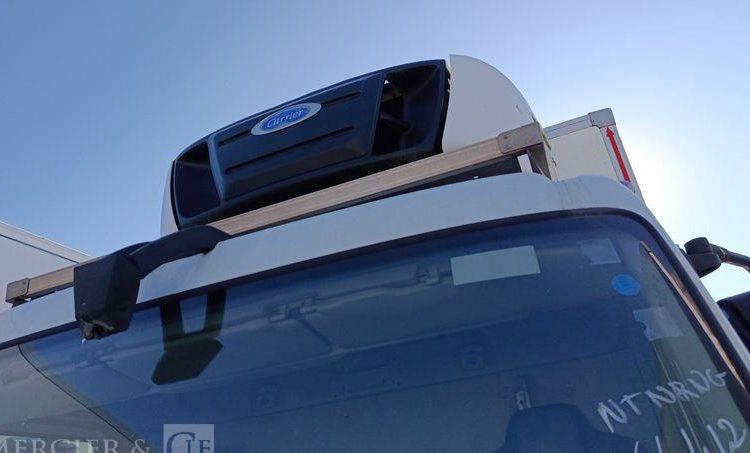 RENAULT D19 WIDE AVEC GROUPE FRIGO CARRIER EN DESIGNATION – DIESEL  – 288846 KMS BLANC DS-906-BM