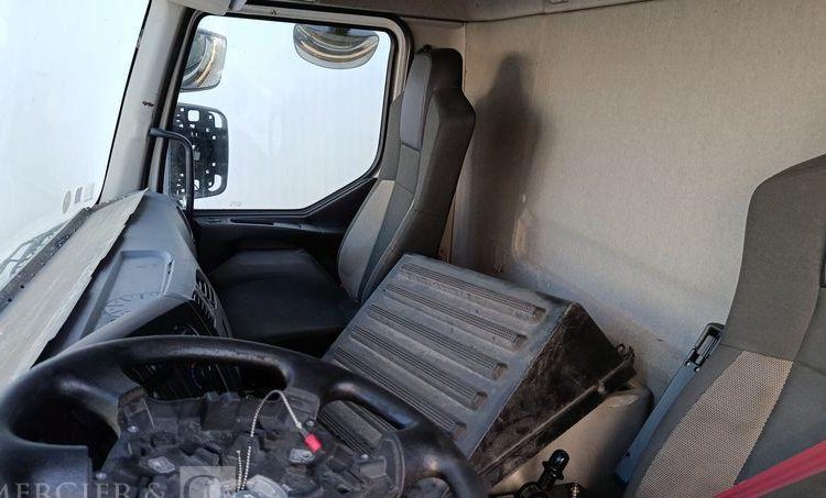 RENAULT D19 WIDE AVEC GROUPE FRIGO CARRIER EN DESIGNATION – DIESEL  – 288846 KMS BLANC DS-906-BM