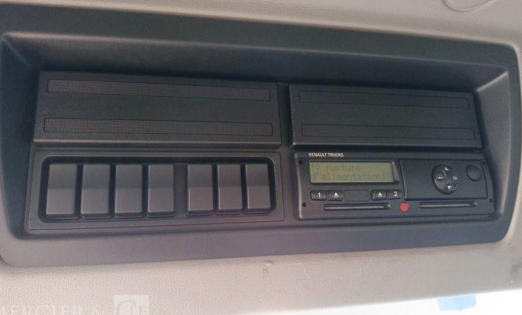 RENAULT D19 WIDE AVEC GROUPE FRIGO CARRIER EN DESIGNATION – DIESEL  – 288846 KMS BLANC DS-906-BM