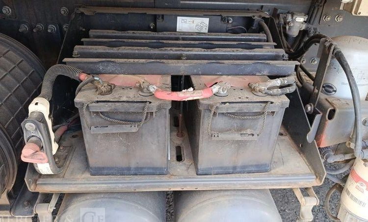 RENAULT D19 WIDE AVEC GROUPE FRIGO CARRIER EN DESIGNATION – DIESEL  – 288846 KMS BLANC DS-906-BM