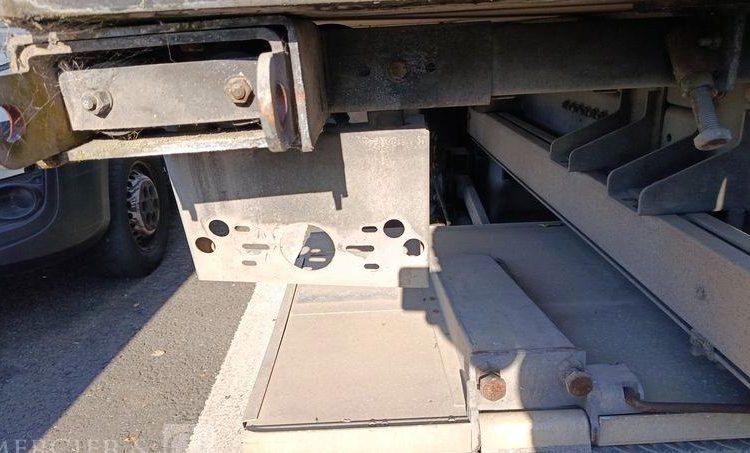 RENAULT D19 WIDE AVEC GROUPE FRIGO CARRIER EN DESIGNATION – DIESEL  – 288846 KMS BLANC DS-906-BM